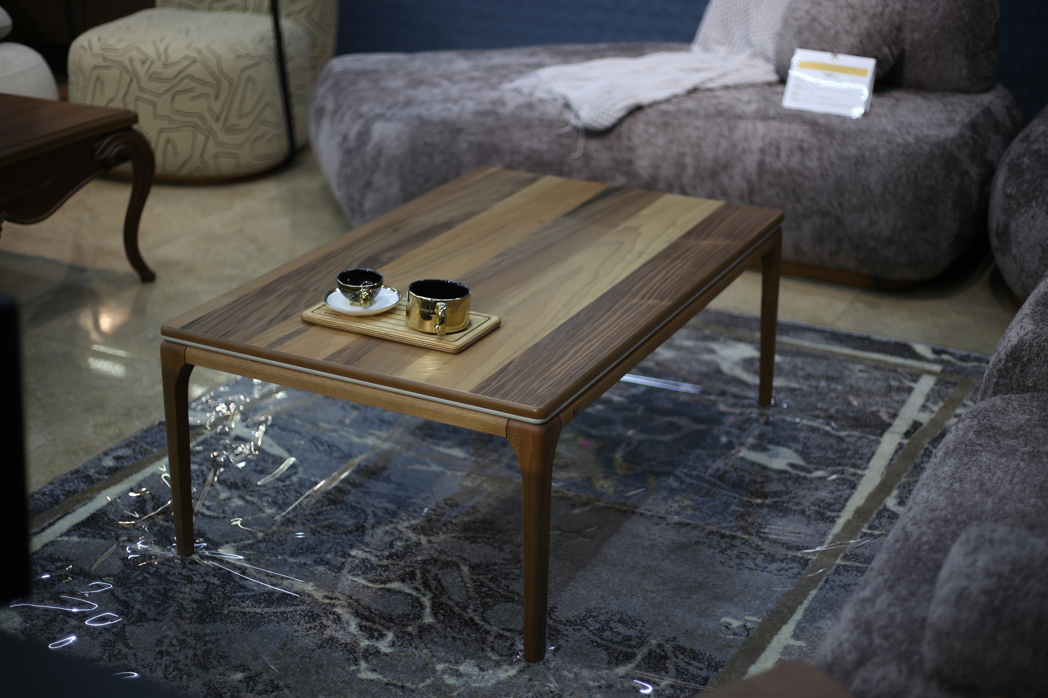 ყავის მაგიდა 2