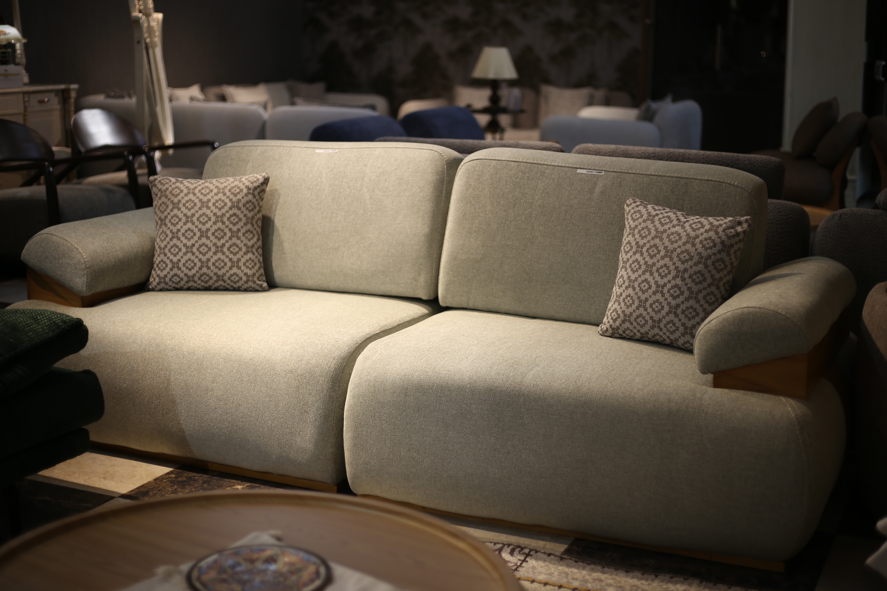 დივანი 2 სავარძლითა და ყავის მაგიდით 2