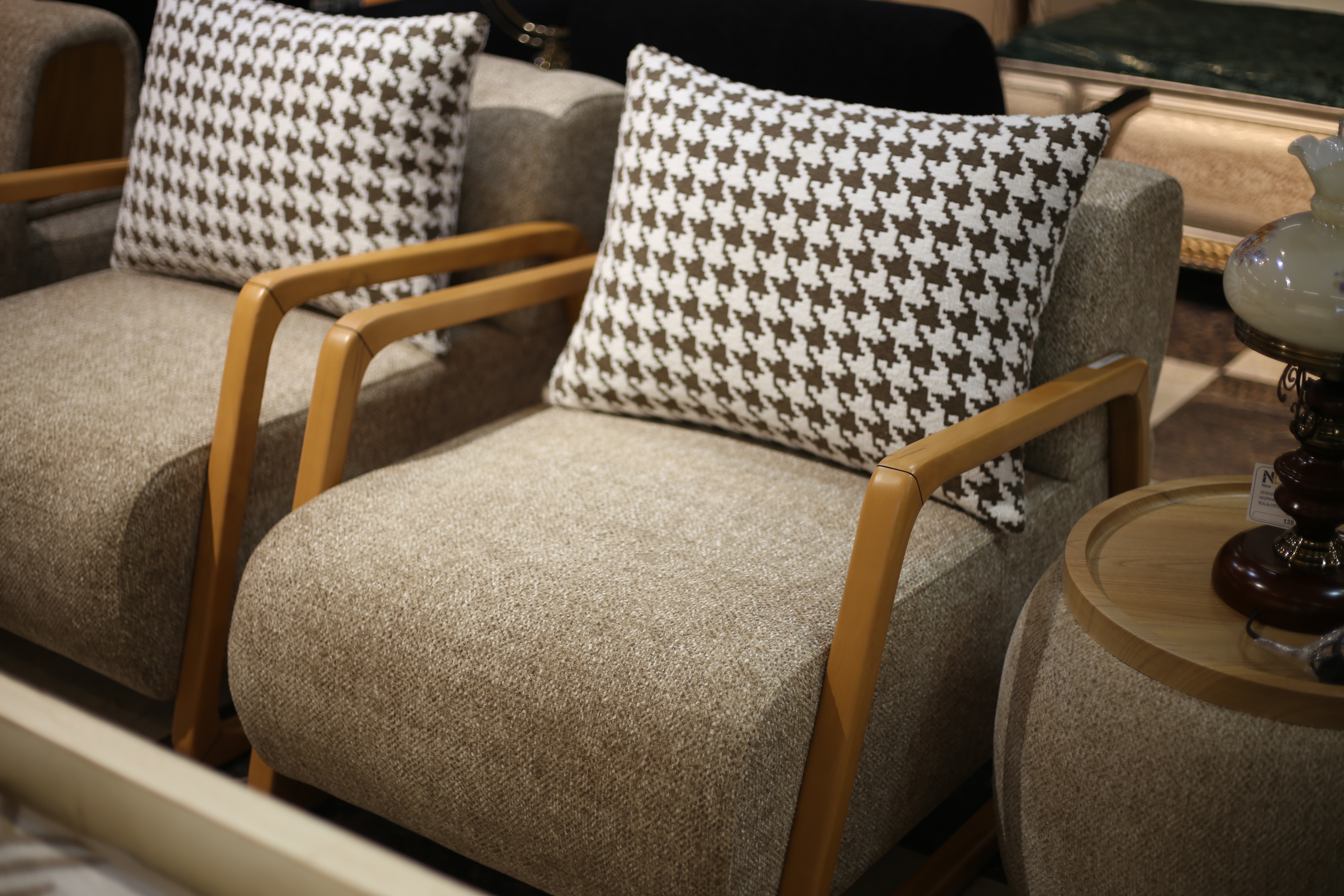 სამეული დივანი, სავარძლებით 6