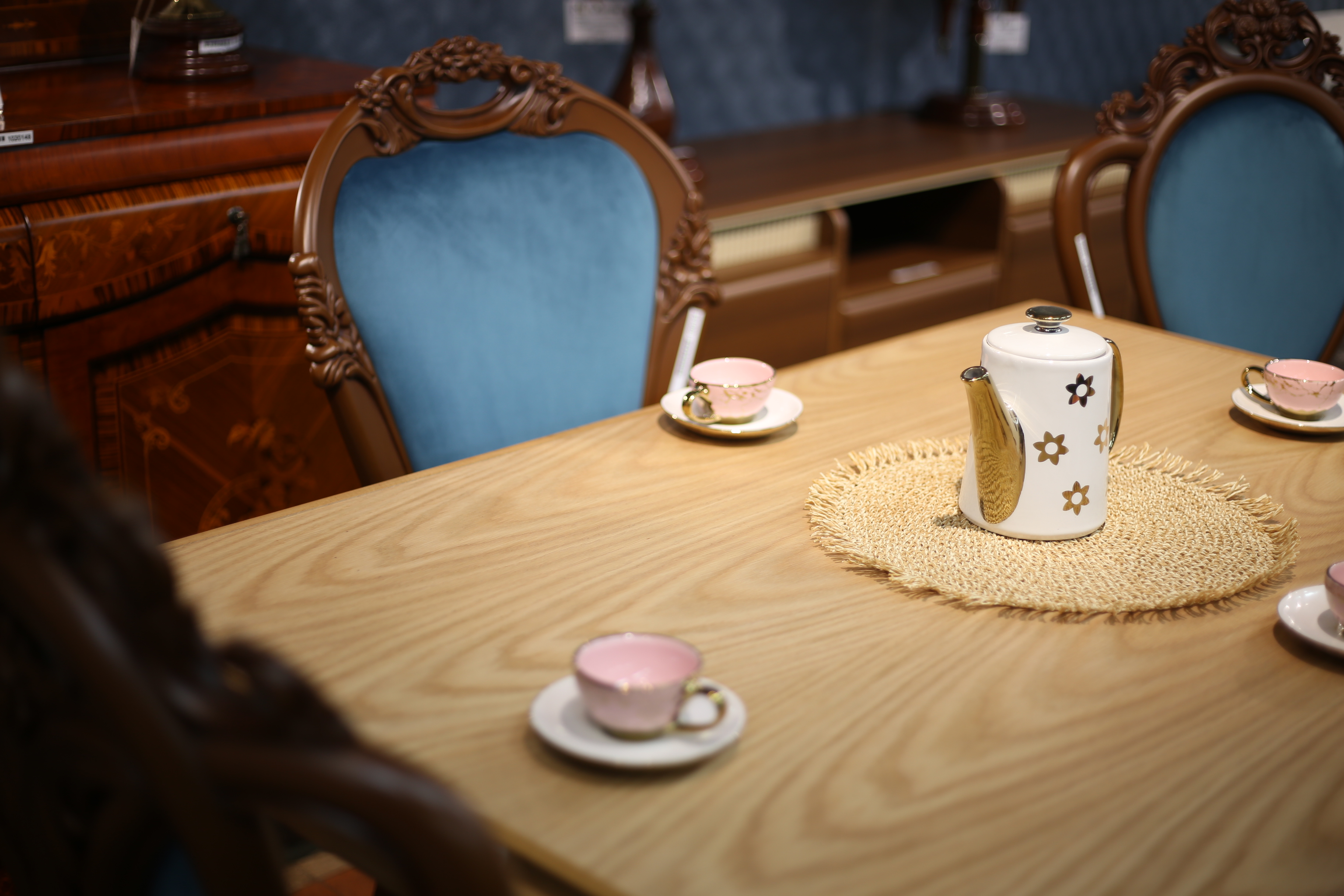 სამზარეულოს მაგიდა 4 სკამი 4