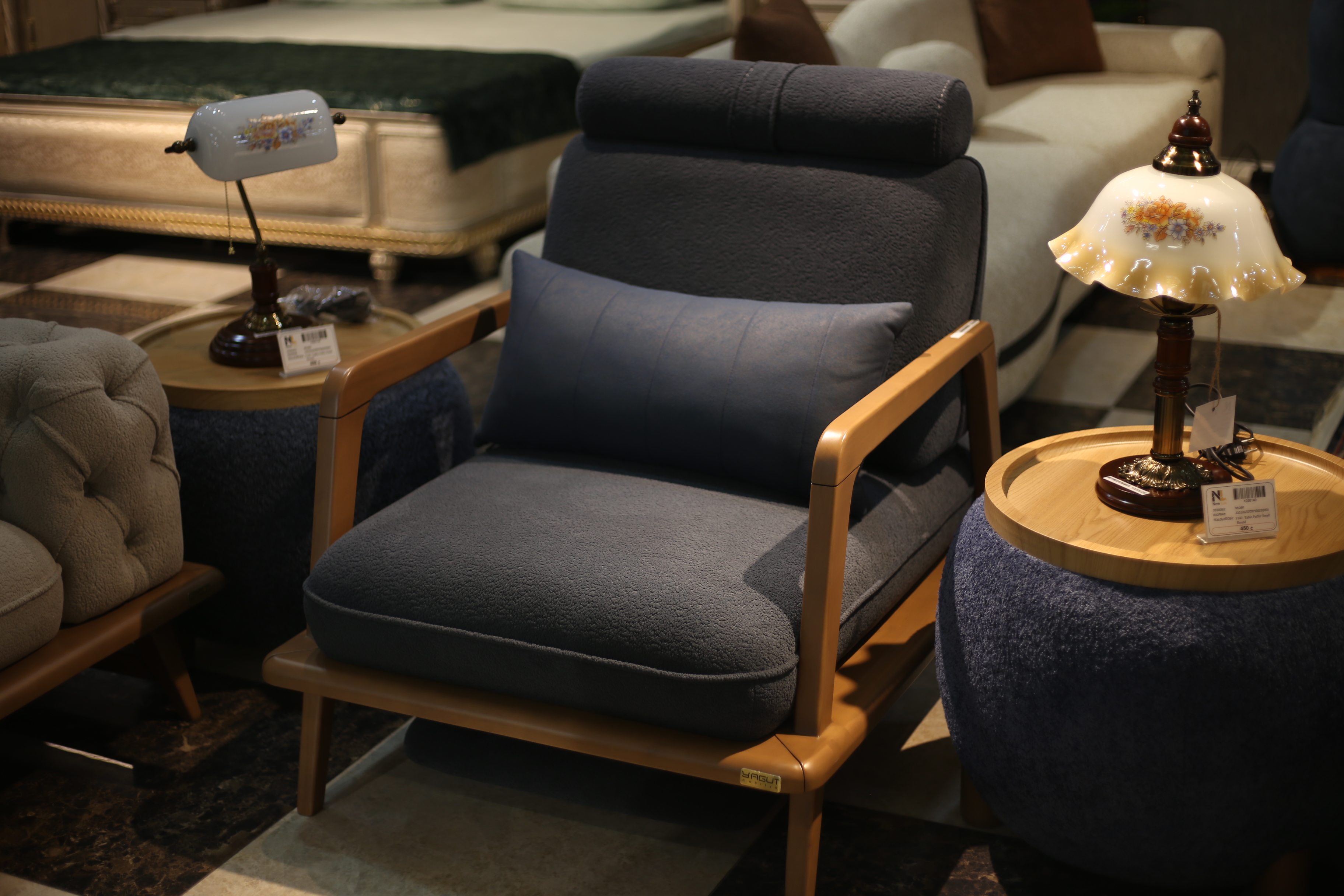 დივანი სავარძლებით 25