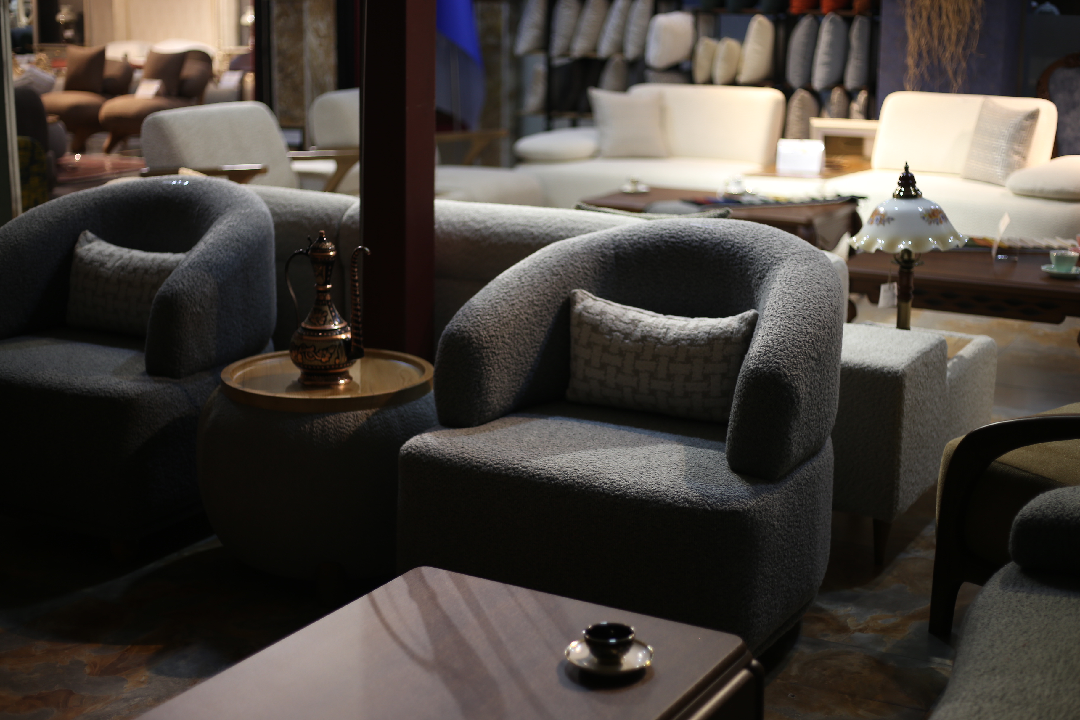 დივანი 2 სავარძლითა და ყავის მაგიდით 8