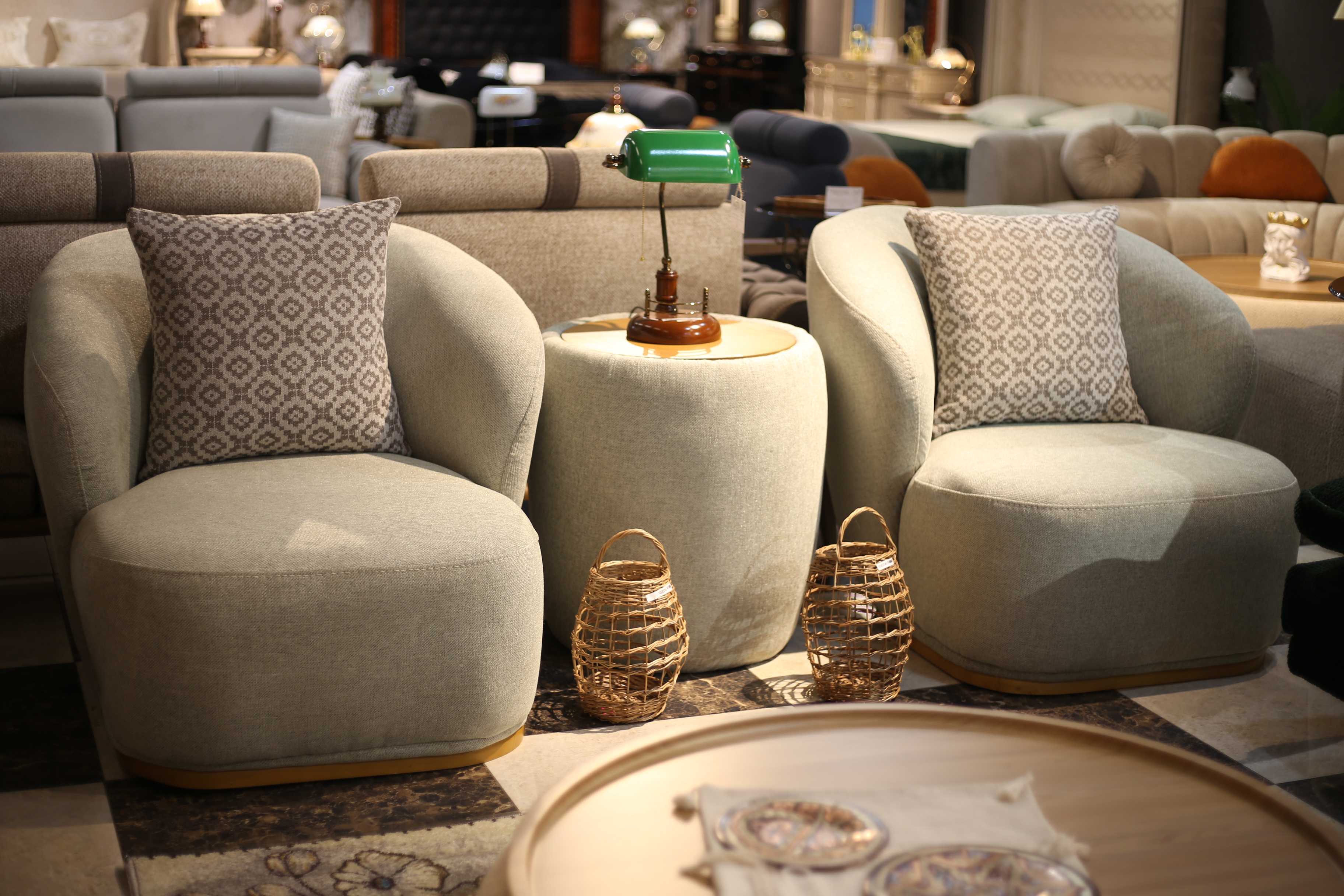 დივანი 2 სავარძლითა და ყავის მაგიდით 6