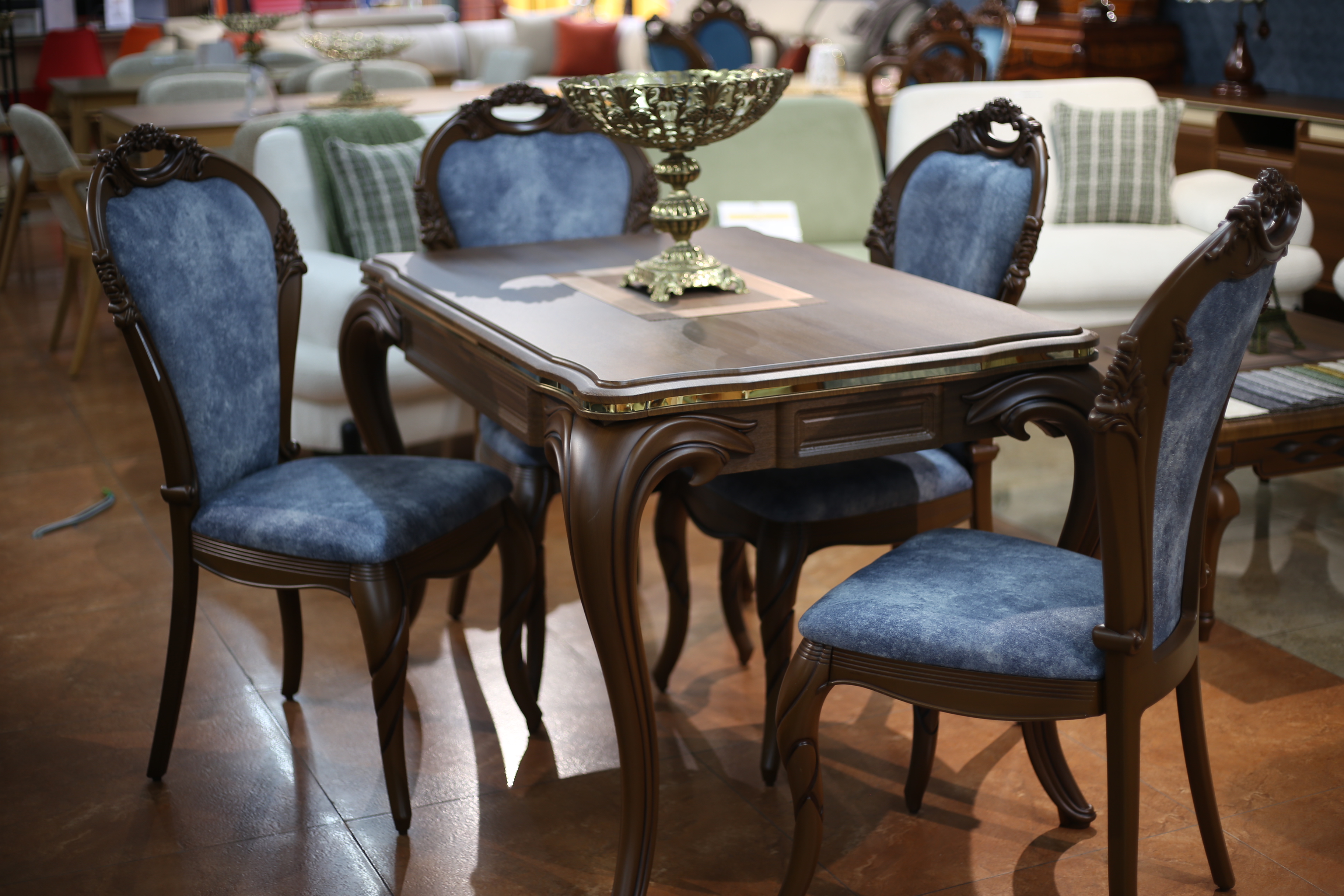 სამზარეულოს მაგიდა 4 სკამით 5