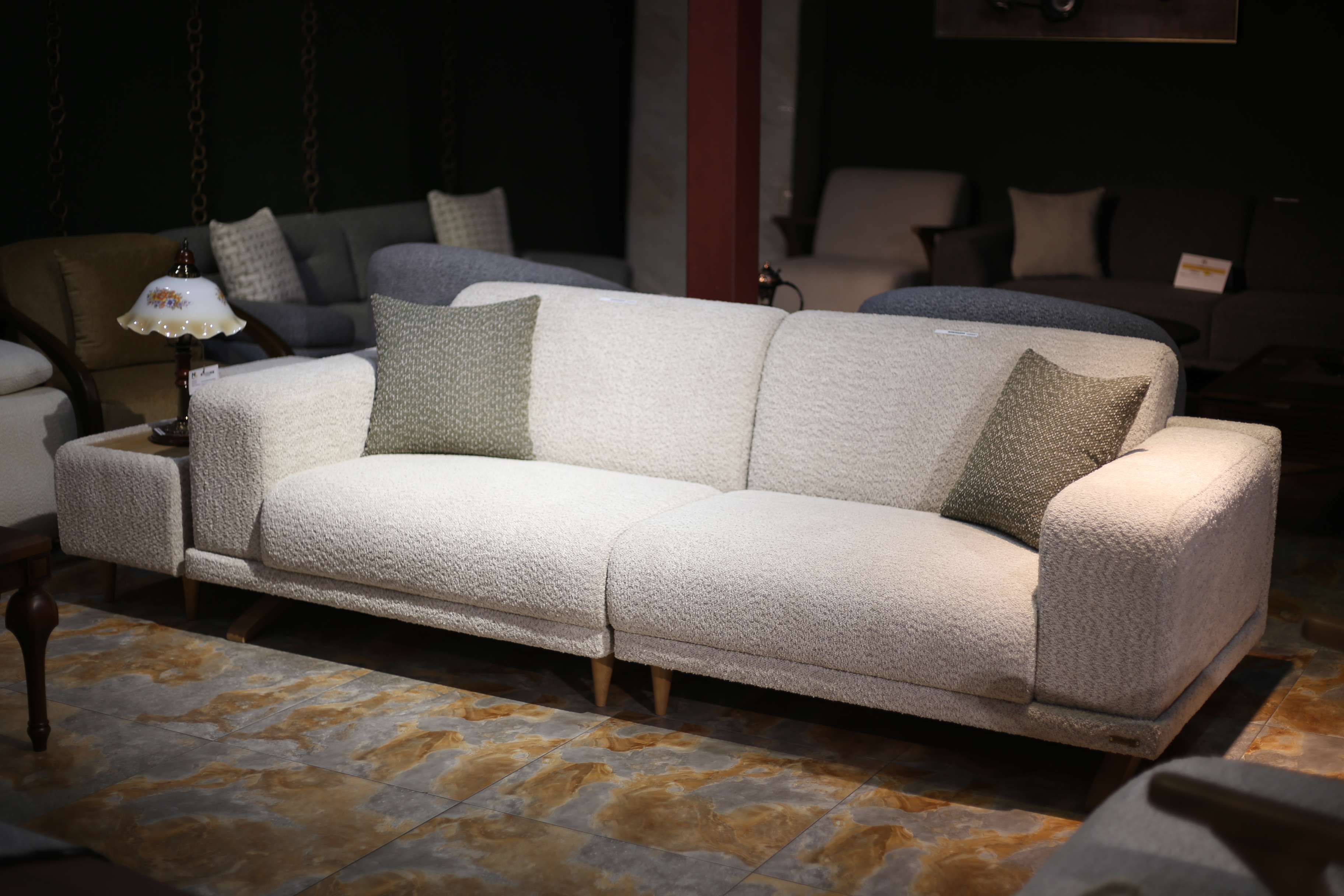 დივანი სავარძლებით