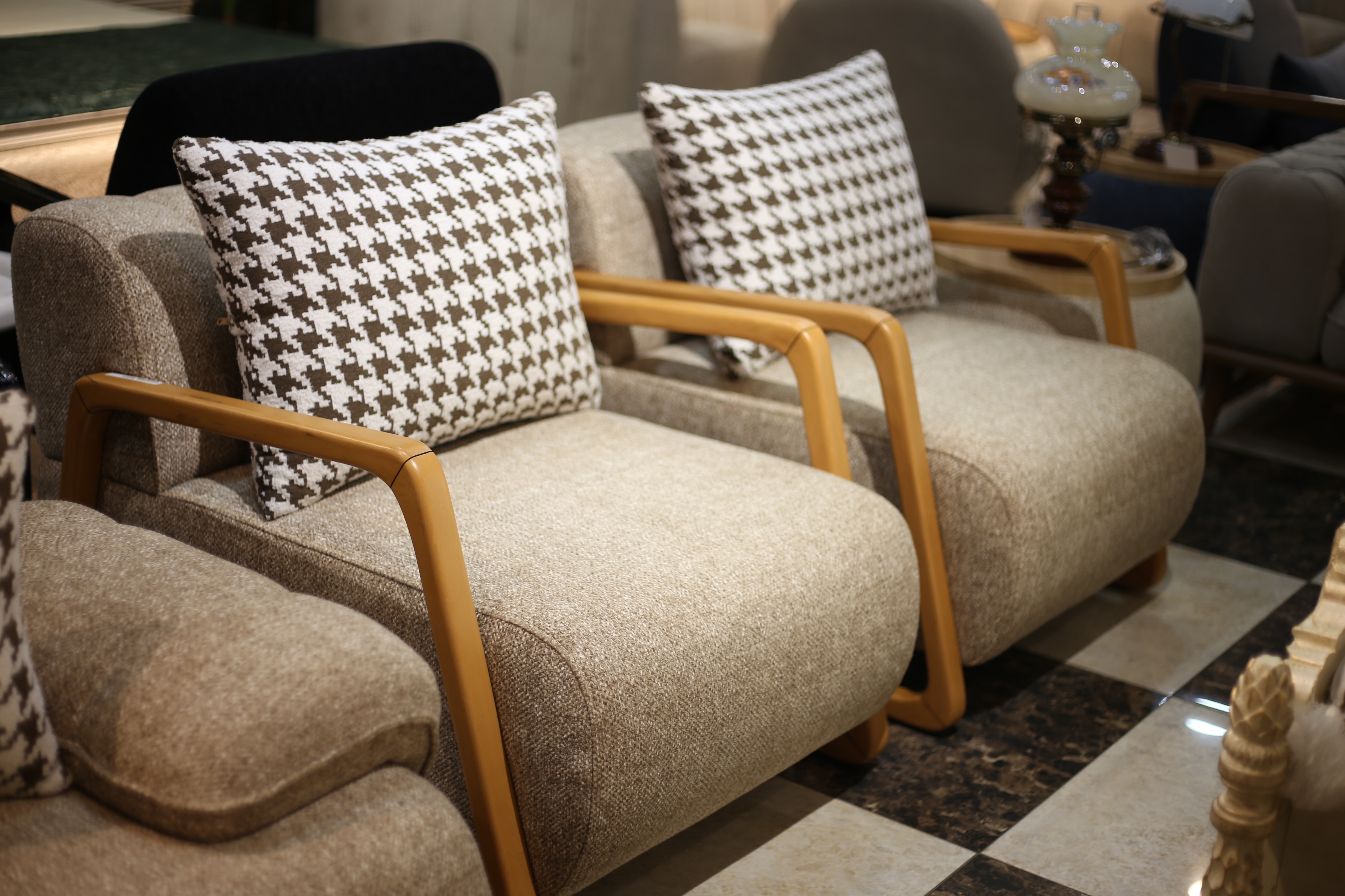 სამეული დივანი, სავარძლებით 3