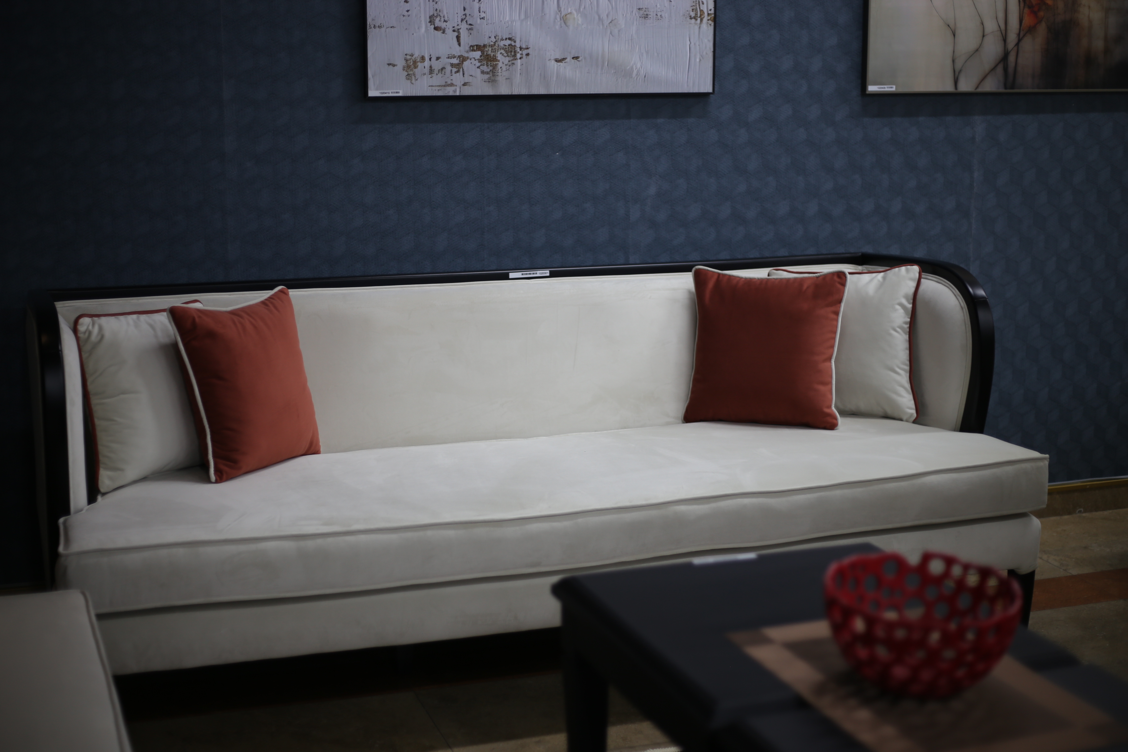 დივანი თეთრი 3