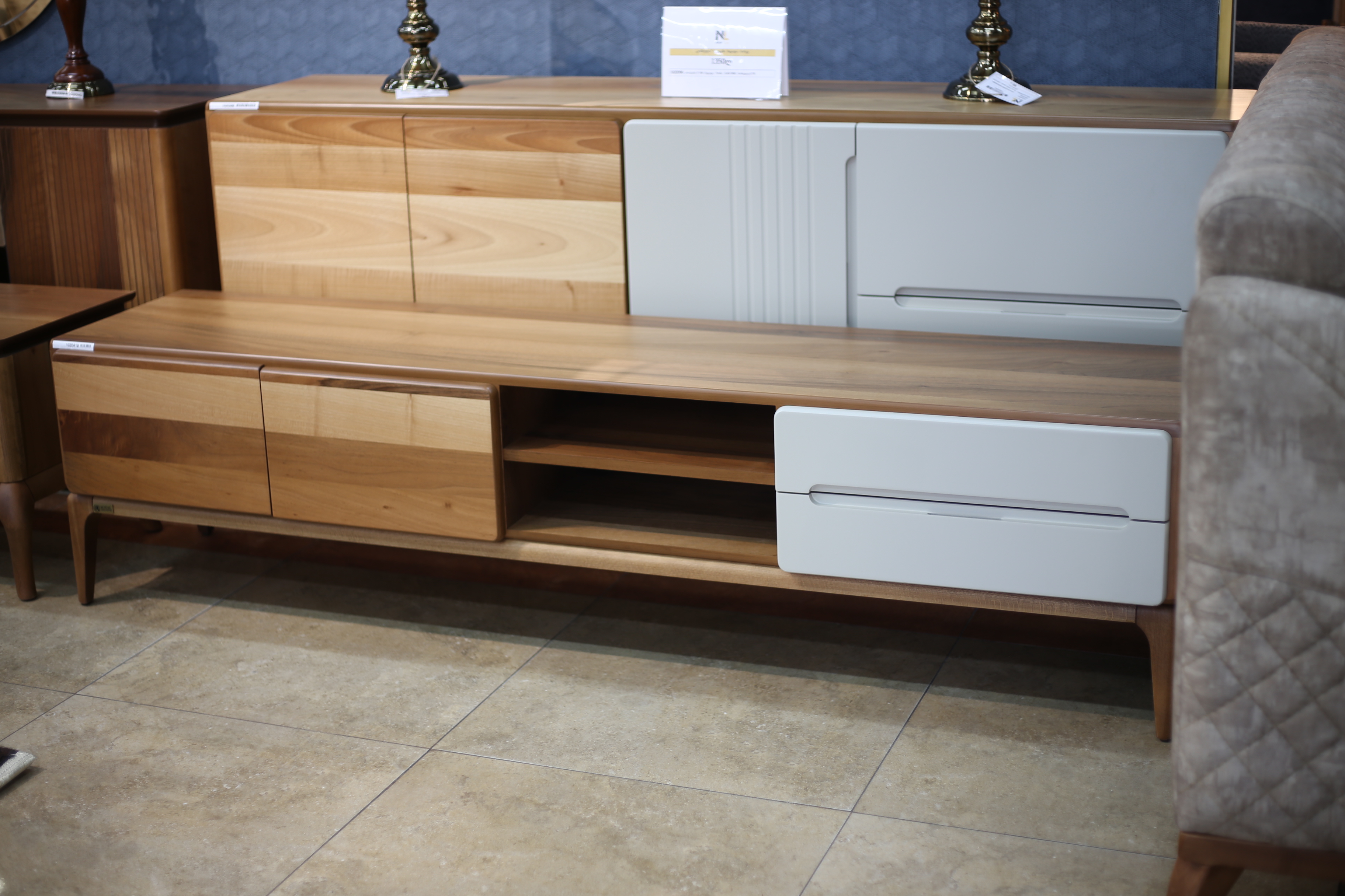 ტელევიზორის მაგიდა