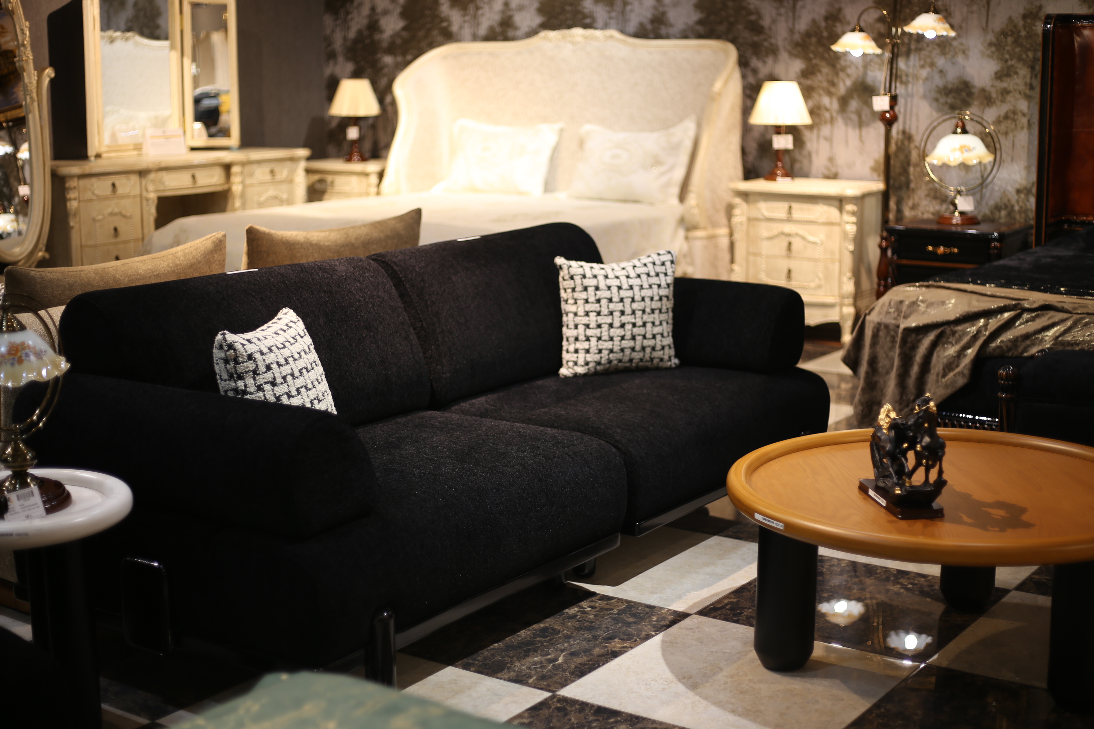 დივანი სავარძლებით 10