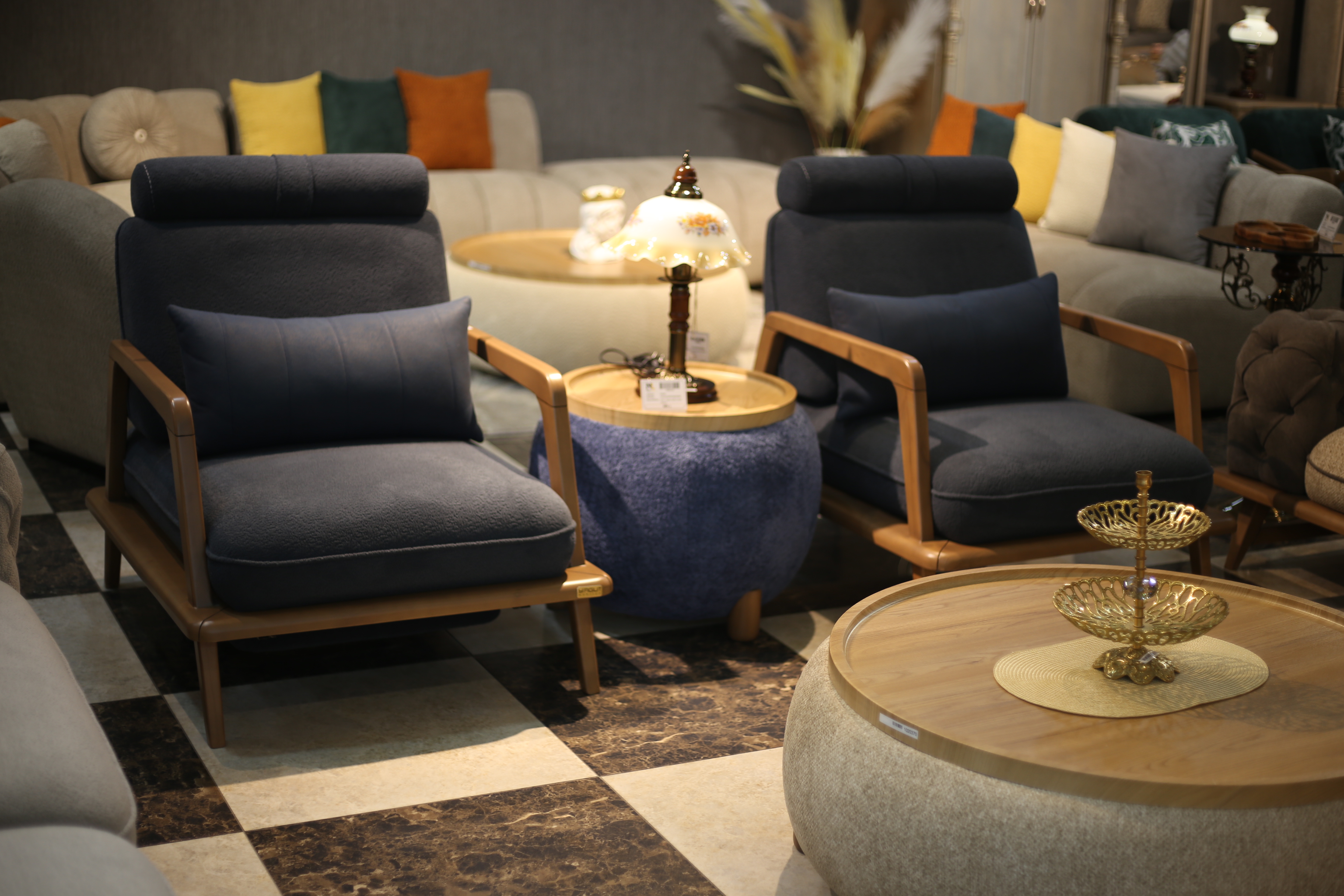 დივანი სავარძლებით 12