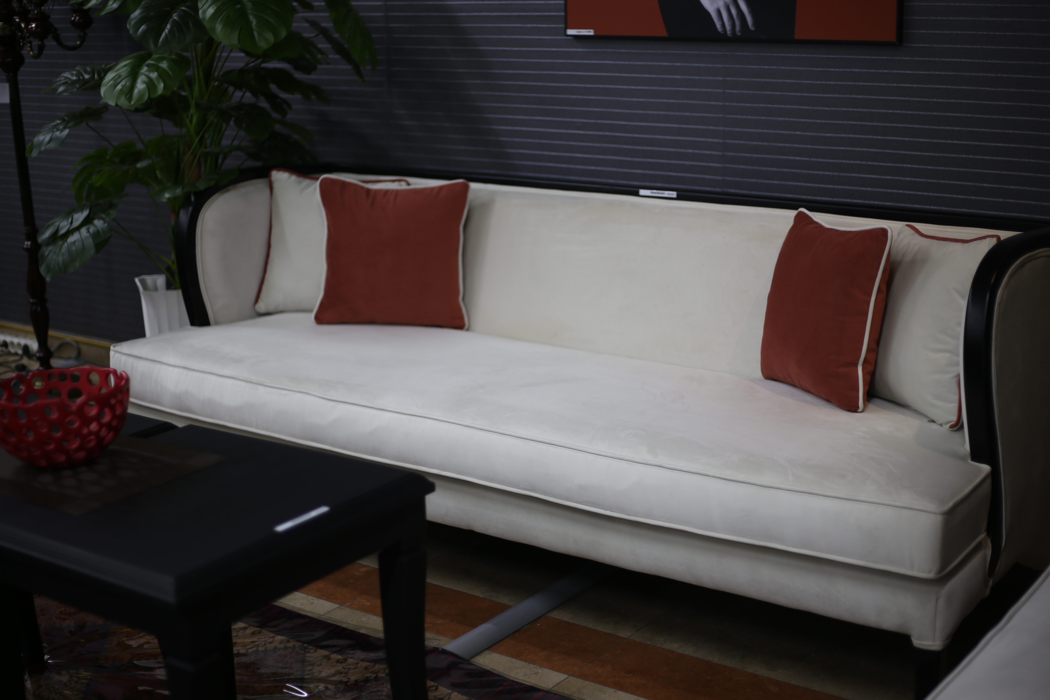 დივანი თეთრი 2