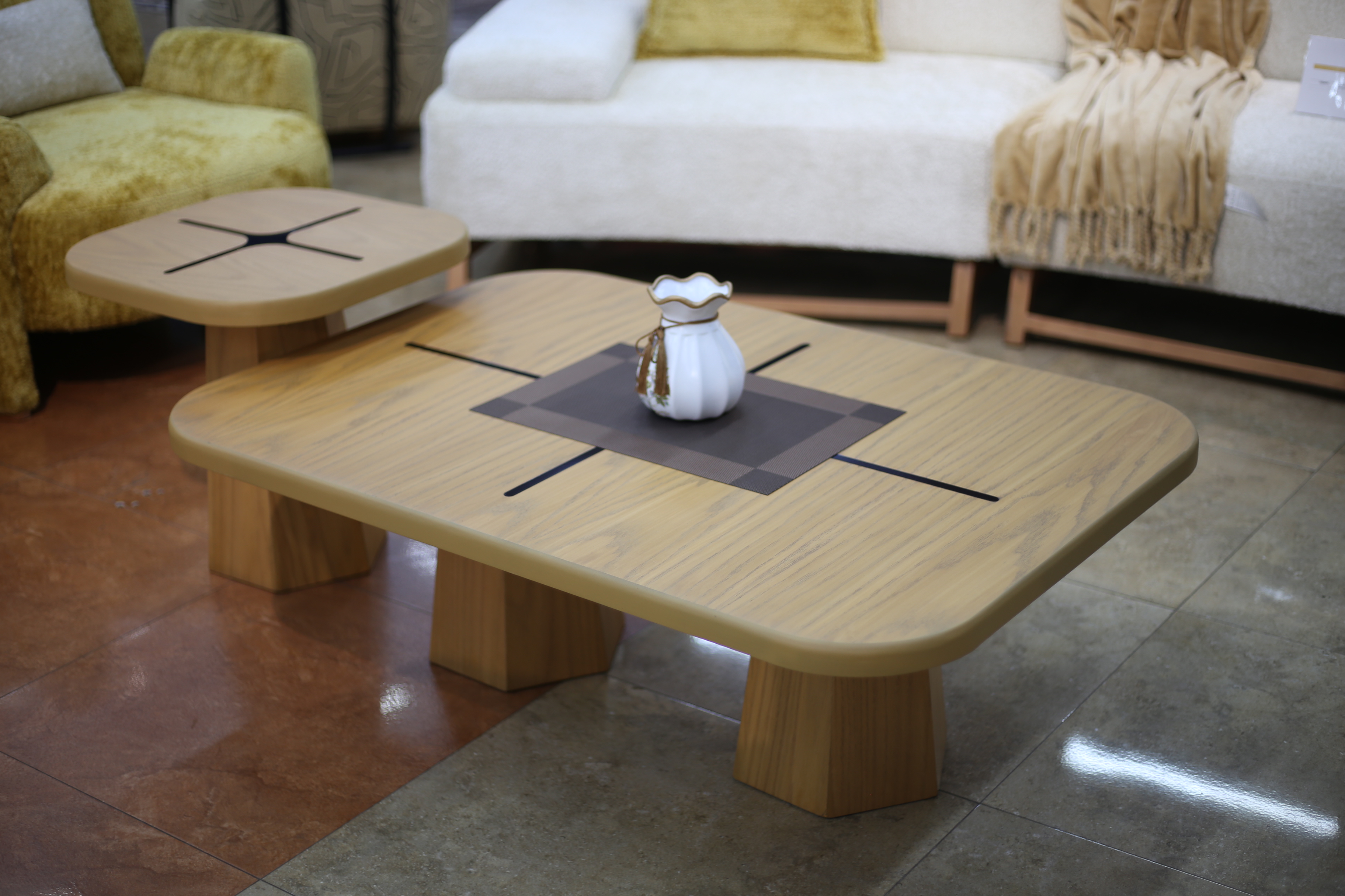 ყავის მაგიდა 2