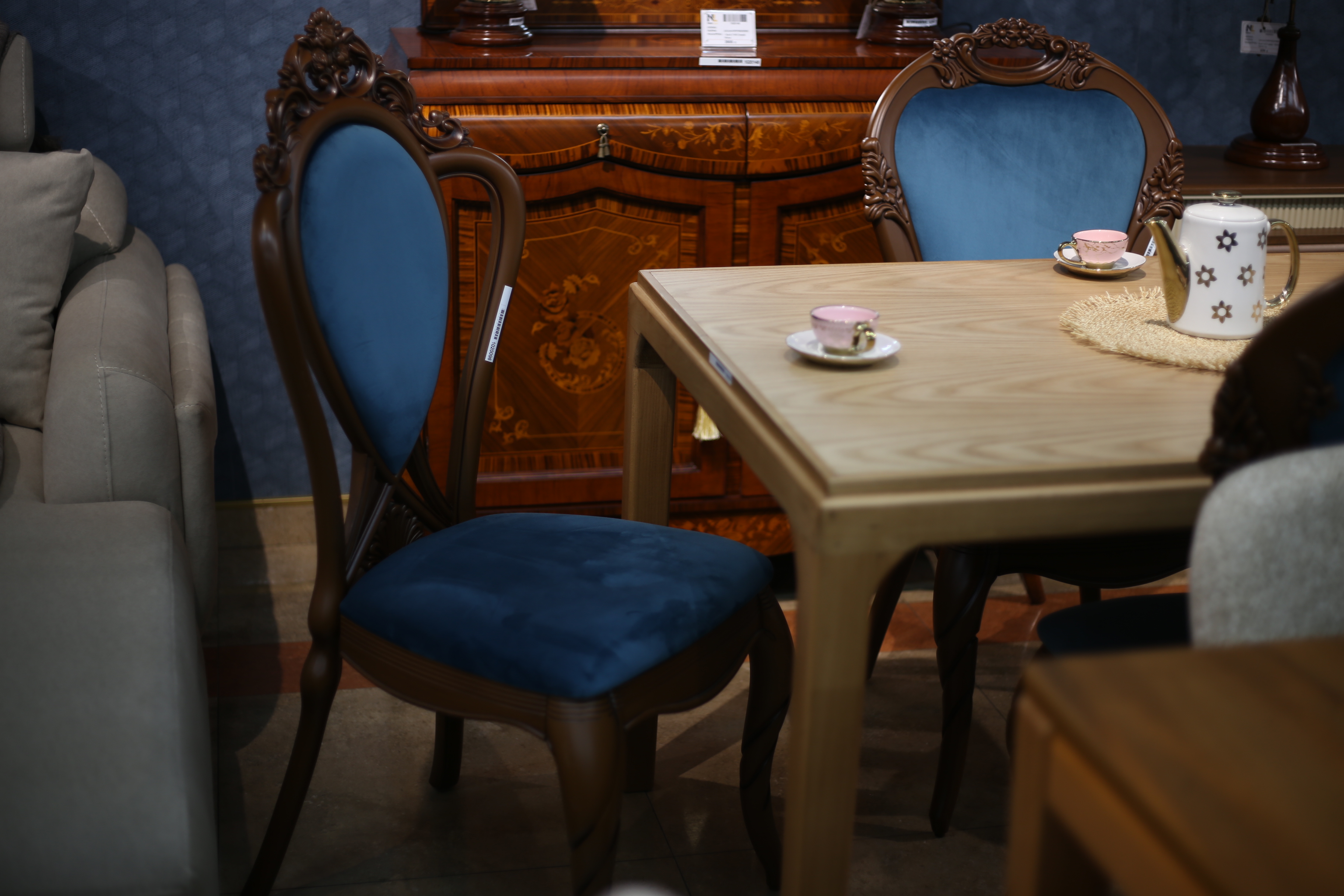 სამზარეულოს მაგიდა 4 სკამი 3