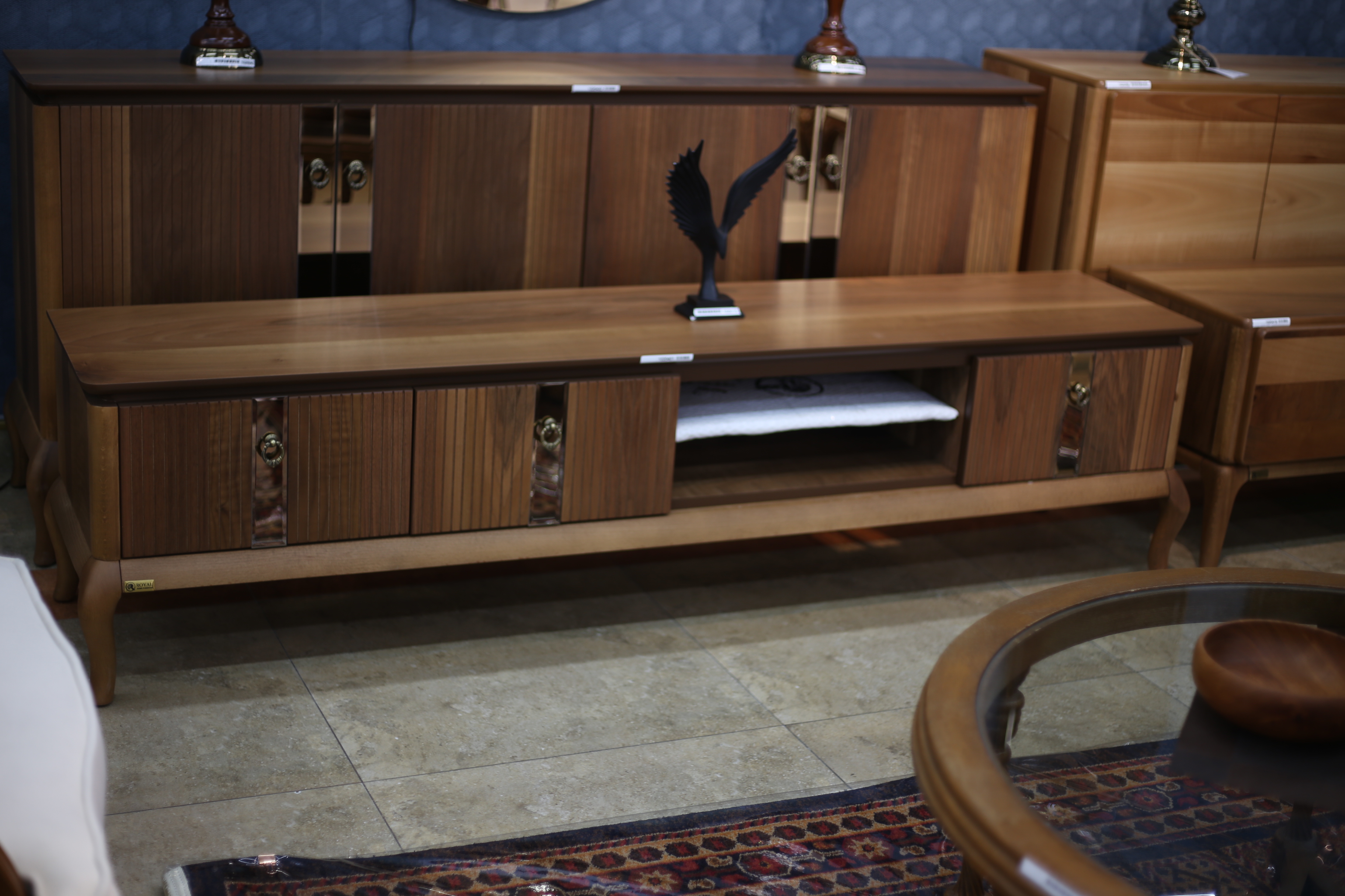 ტელევიზორის მაგიდა