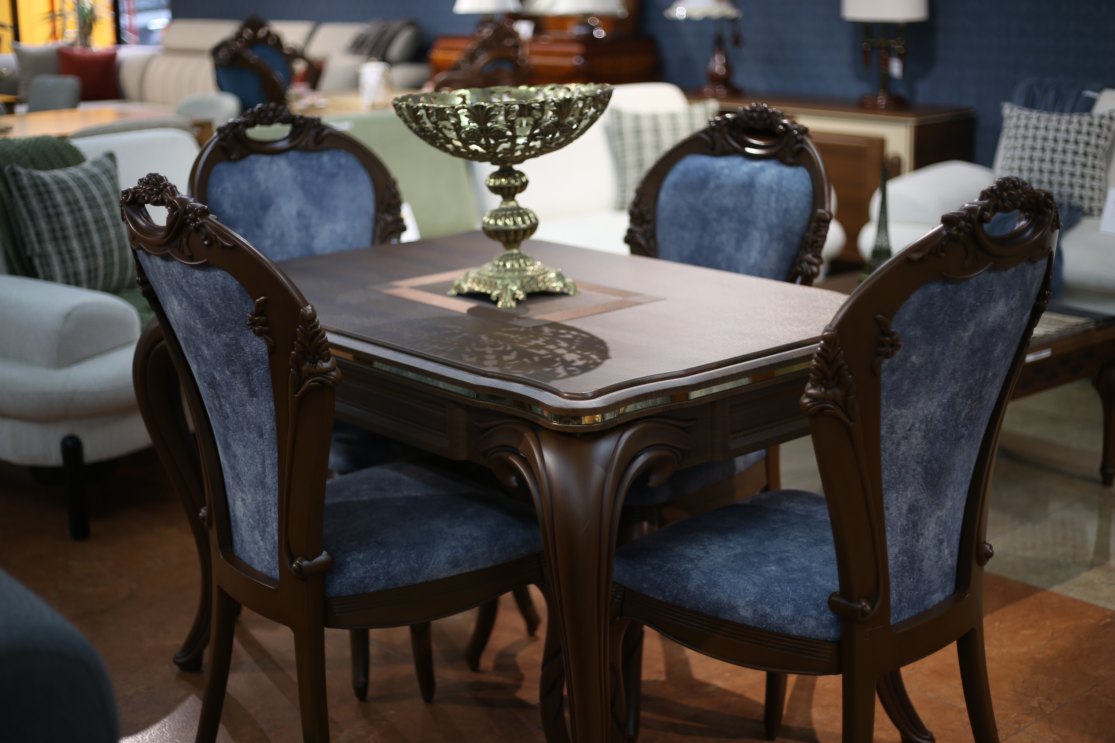 სამზარეულოს მაგიდა 4 სკამით 6